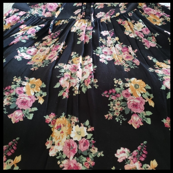 Forever21:Size:S/Fit & Flare Black Floral Dress - Picture 3 of 4